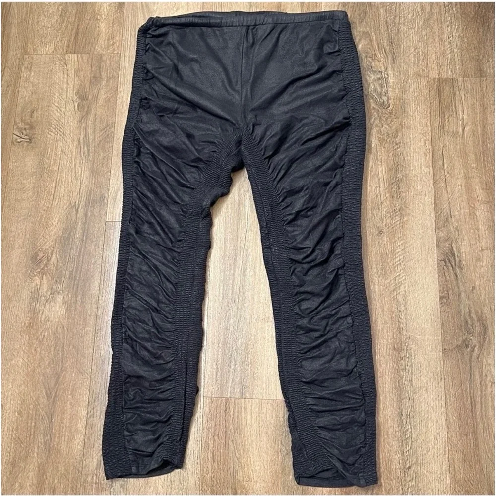 Free People Women's Black Brushed‎ Faux Suede Athletic Leggings Rouched  Size M